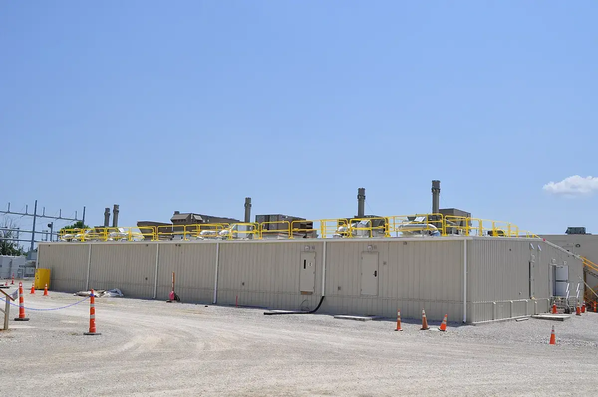 Commercial rooftop heat pump and air handling plant