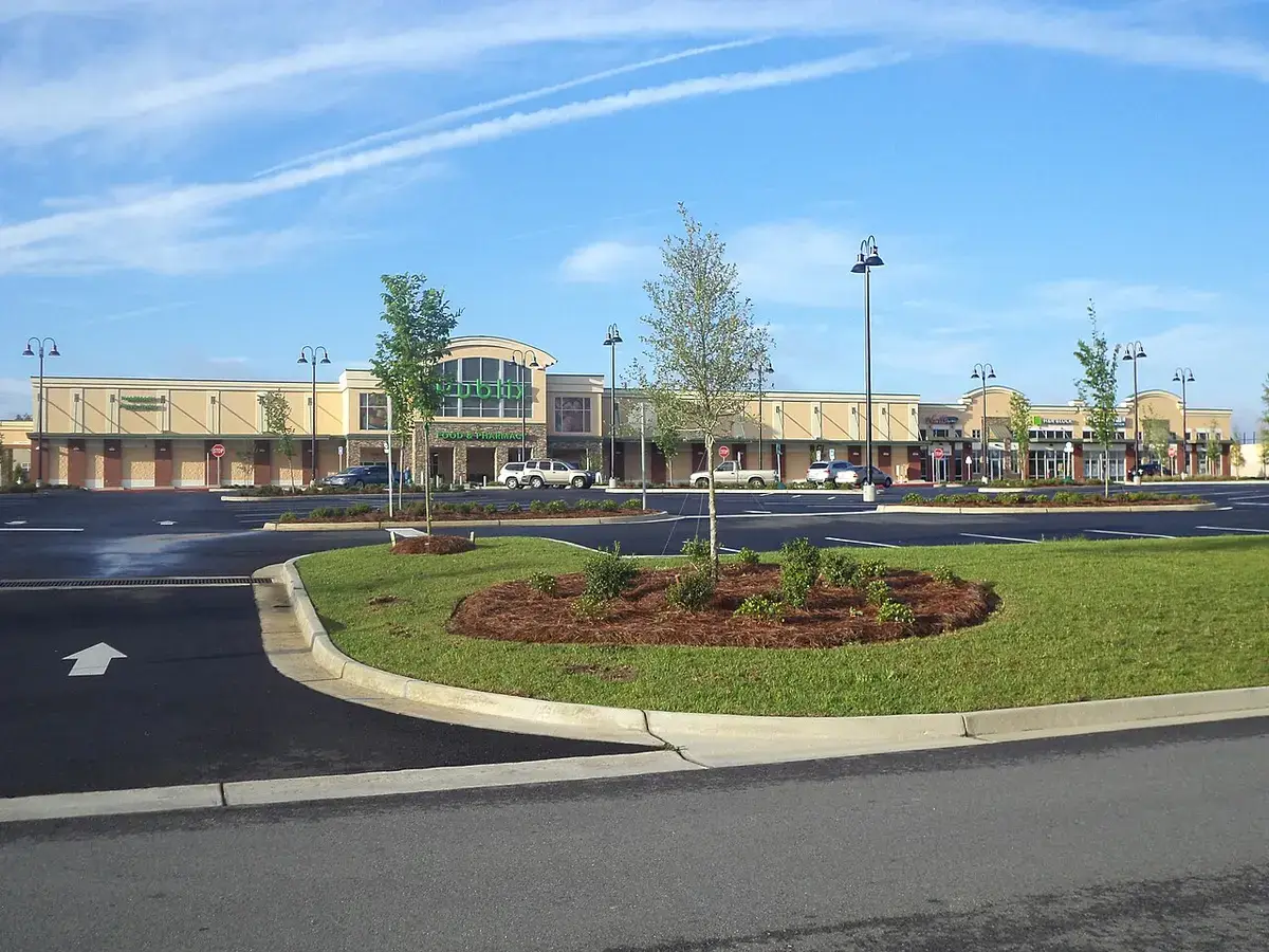 Retail shopping center storefronts
